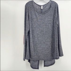 Leo Rossi Top with Patch and Button Back NWOT